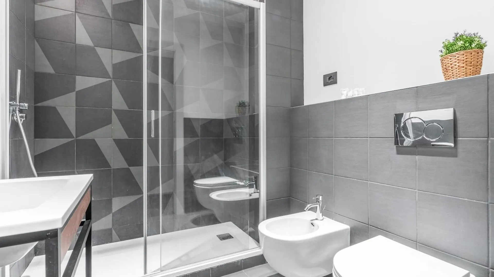 Arq14 - Duomo-Loreto - Central Romantic Milánó 0*,